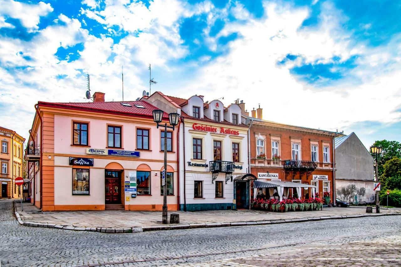 Bed and Breakfast Gosciniec Asticus à Jarosław Extérieur photo